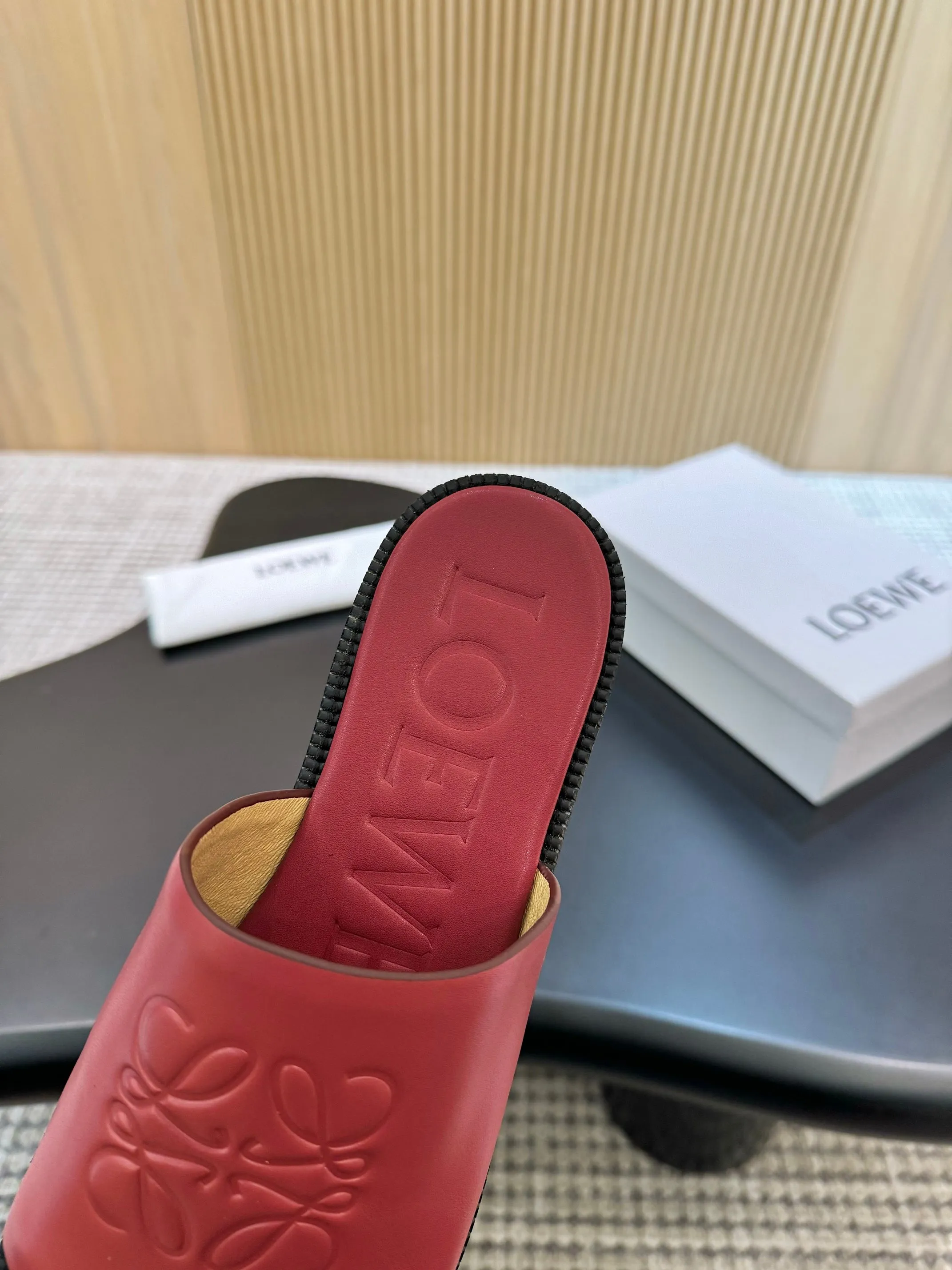 👟👟Ex-factory price 340👟👟 Genuine leather sole +40 LOEWE 25th spring and summer new style, same style for men and women, six colors to choose from. Code number:35-45